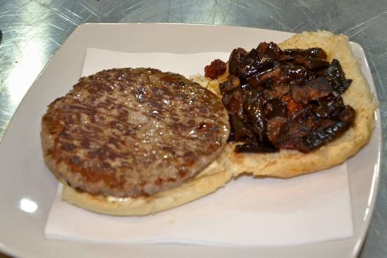 Salomone Pub & Grill